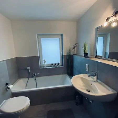 Grosse Moderne Ferienwohnung Auch Als Monteur Unterkunft Nutzbar, In Stolberg - Vicht Apartment *