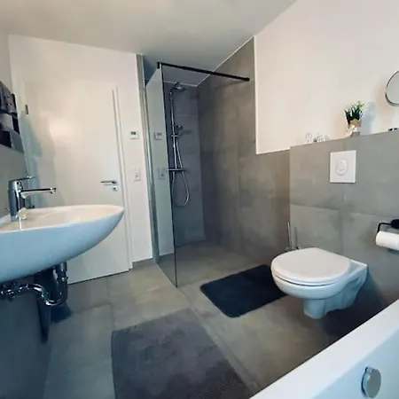 Grosse Moderne Ferienwohnung Auch Als Monteur Unterkunft Nutzbar, In Stolberg - Vicht Apartment Stolberg (Rhineland)