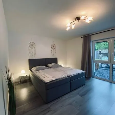 Xxl 100 Qm Auch Als Monteur Nutzbar, - Aachen *