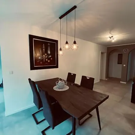Grosse Moderne Ferienwohnung Auch Als Monteur Unterkunft Nutzbar, In Stolberg - Vicht