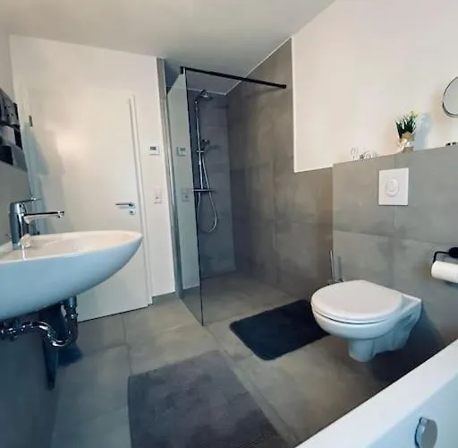 Xxl 100 Qm Auch Als Monteur Nutzbar, - Aachen Lejlighed Stolberg (Rhineland)